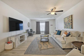 Bright Tempe Home with Fire Pit, Pool Table!